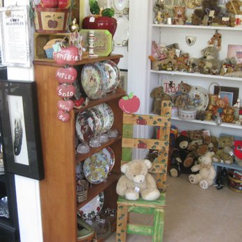 Elegant Junk - Lots of Bears...... - Antiques Near Me - Hot Springs, Arkansas