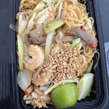 Golden Flower Vietnamese - 135. Pad Thai - Vietnamese Near Me - Reno, Nevada Golden Flower Vietnamese - 135. Pad Thai - Vietnamese Near Me - Reno, Nevada