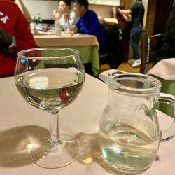 Lo Chalet - Vino Bianco Della Casa (house white) - €3 for 2 glass of house white! A DEAL! ;)