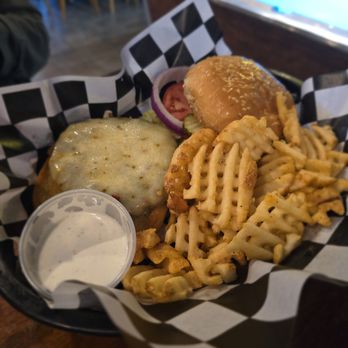 Pally's Bar & Grille - Cheeseburger - American Near Me - Clive, Iowa Pally's Bar & Grille - Cheeseburger - American Near Me - Clive, Iowa