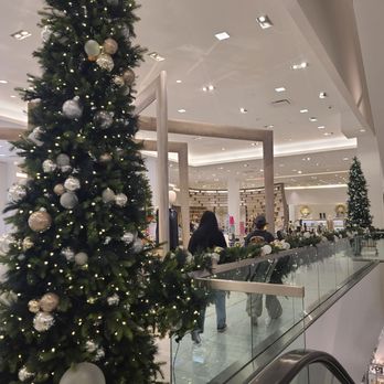 Neiman Marcus - Christmas at Neimans - Shoe Stores Near Me - Beverly Hills, California