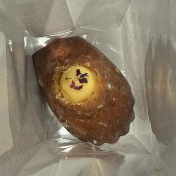 Bu Pastry Bar - Madeleine Lavender Lemon - Cafes Near Me - Pasadena, California