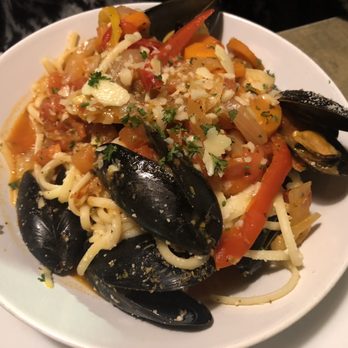 Forage - Seafood linguine - Seafood Near Me - Orangeville, Ontario Forage - Seafood linguine - Seafood Near Me - Orangeville, Ontario