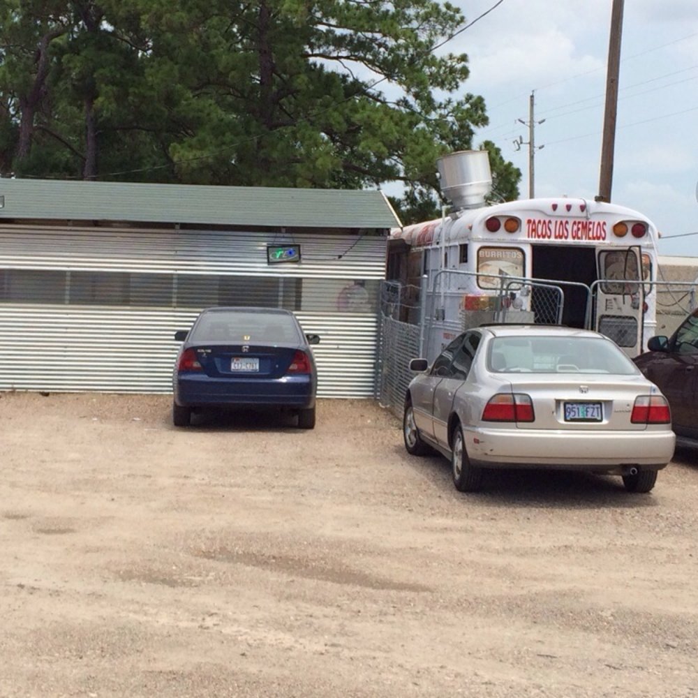 Taco Los Gemelos - Food truck with a small covered area with a few tables. - Mexican Near Me - Houston, Texas Taco Los Gemelos - Food truck with a small covered area with a few tables. - Mexican Near Me - Houston, Texas