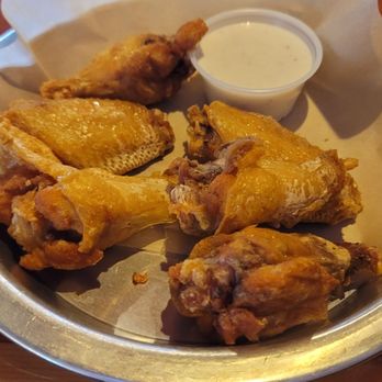 Hooters - Naked wings with ranch - American Near Me - Chattanooga, Tennessee