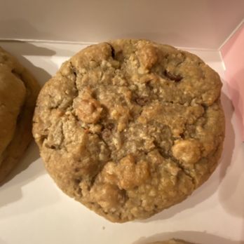 Crumbl - Glendora - Mom's recipe - Bakeries Near Me - Glendora, California