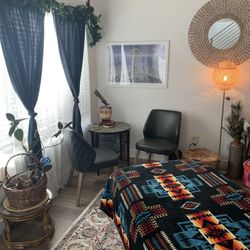 Deserrated Edge Healing Arts - A quiet private healing room your body can finally let go