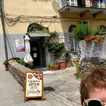 Kepris - The sign on the road. - Pizza Near Me - Riomaggiore, SP