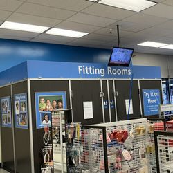Ross Dress for Less - Makeshift fitting 'rooms'