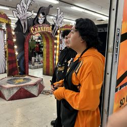 Spirit Halloween - Spirit halloween workers