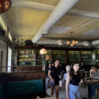 Hillside Farmacy - Inside - New American Near Me - Austin, Texas