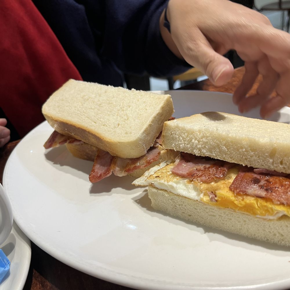Fernando's - Breakfast sandwich - American Near Me - London, XGL Fernando's - Breakfast sandwich - American Near Me - London, XGL