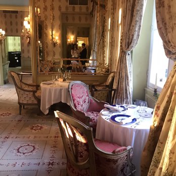 Château de Mirambeau - Restaurants Near Me - Mirambeau, 17