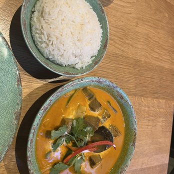 Rosa’s Thai Cafe - Red curry with beef and eggplant. - Thai Near Me - Manchester, XGM