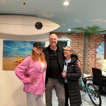 Venice Suites - Sweet Danielle, Linda and me at Venice Breeze Suites! - Hotels Near Me - Venice, California