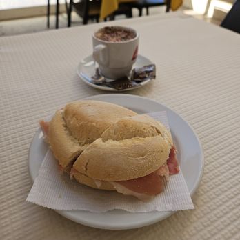 Martinho da Arcada - Ham sandwich - Cafes Near Me - Lisbon, 11 Martinho da Arcada - Ham sandwich - Cafes Near Me - Lisbon, 11