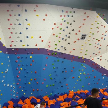 Altitude Trampoline Park - Rock wall - Trampoline Parks Near Me - Austin, Texas