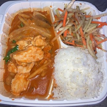 Thai Street Food - Red Curry Combo (Chicken) - Thai Near Me - Lihue, Hawaii Thai Street Food - Red Curry Combo (Chicken) - Thai Near Me - Lihue, Hawaii