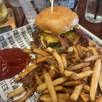 Milwaukee Burger Company - Kids burger - Burgers Near Me - Hudson, Wisconsin Milwaukee Burger Company - Kids burger - Burgers Near Me - Hudson, Wisconsin