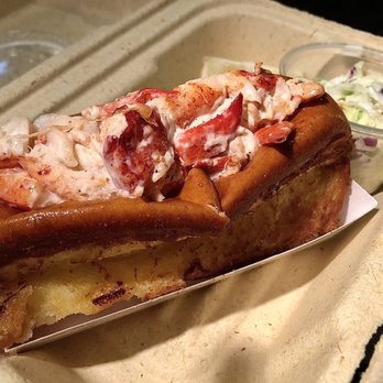 Maine Diner - Fresh Maine Lobster Roll - Diners Near Me - Wells, Maine