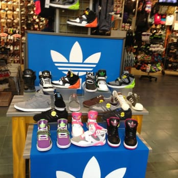 Journeys - Shoe Stores Near Me - Kaneohe, Hawaii