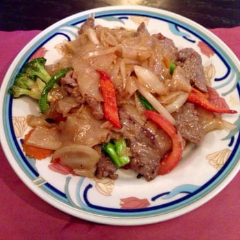 Simply Thai - Beef Drunken Noodle - dinner portion - Thai Near Me - Vernon, Connecticut Simply Thai - Beef Drunken Noodle - dinner portion - Thai Near Me - Vernon, Connecticut