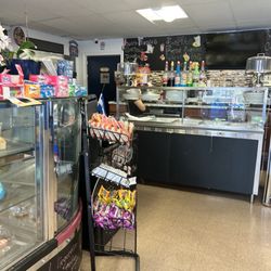 La Pupusa Loca - Buffet, take out area