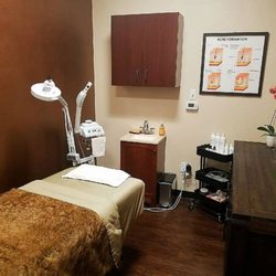 La Jolla Acne Specialists - Where the magic happens! Our cozy treatment room at LJAS.  We always have bottled water and skin friendly snacks, too!
