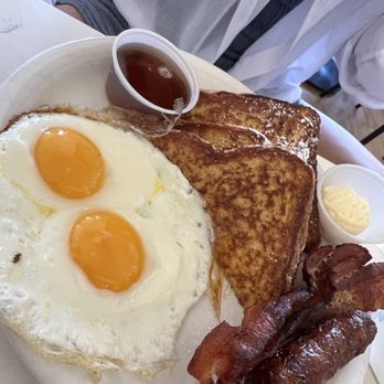 Pancake Cottage - French toast combo with bacon and sausage - Breakfast & Brunch Near Me - Avalon, California
