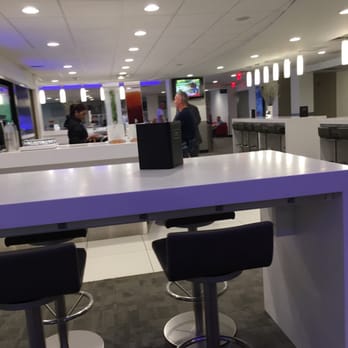 Delta Sky Club - Full bar - Airport Lounges Near Me - Jamaica, New York