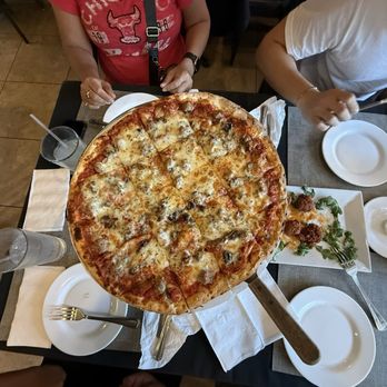 Il Baretto - Thin crust, pepperoni, mushroom sausage, very crispy, and delicious - Pizza Near Me - Plantation, Florida Il Baretto - Thin crust, pepperoni, mushroom sausage, very crispy, and delicious - Pizza Near Me - Plantation, Florida