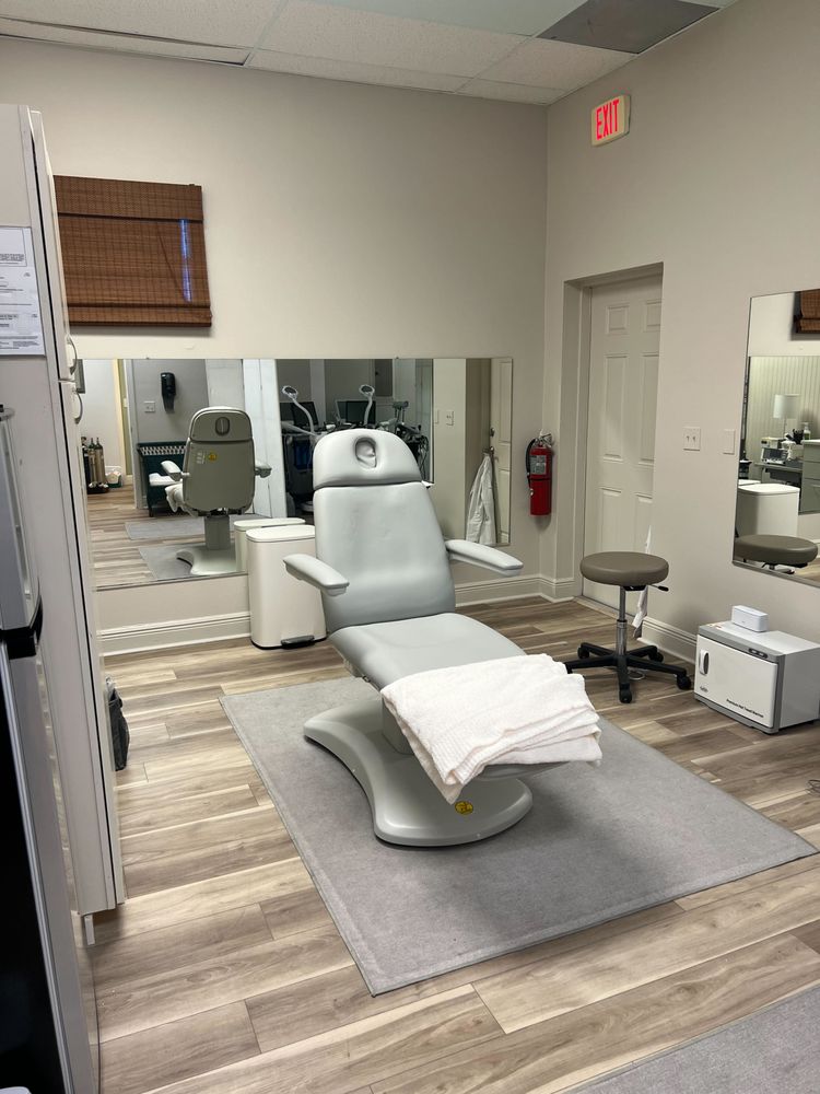 Cosmetic Skin & Laser Center Logo