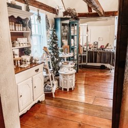 Tea & Tarot - Shop floor