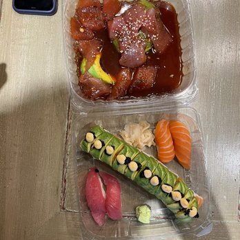 Sushi Yama - Spicy Tuna Lover on top, Rachel Roll on bottom flanked by tuna nigiri (left) and salmon nigiri (right) - Sushi Bars Near Me - Baton Rouge, Louisiana