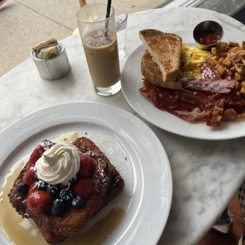 Sonsie - french toast and traditional breakfast - New American Near Me - Boston, Massachusetts