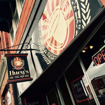 Huey's on the Square - Cafes Near Me - Liberty, Missouri