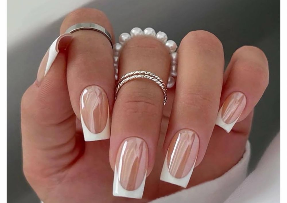 Daisy Nails Logo