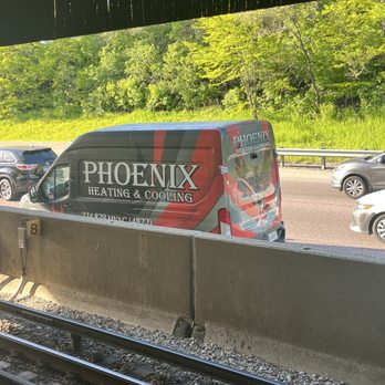 Phoenix HVAC - Phoenix HVAC employee driving on the freeway using his phone with no hands on the wheel - Heating & Air Conditioning/HVAC Near Me - Rolling Meadows, Illinois Phoenix HVAC - Phoenix HVAC employee driving on the freeway using his phone with no hands on the wheel - Heating & Air Conditioning/HVAC Near Me - Rolling Meadows, Illinois
