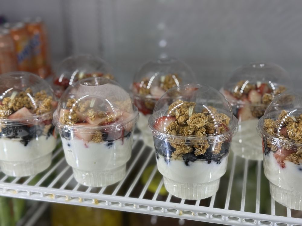 The Lil’ Cafe In Lake Helen Logo