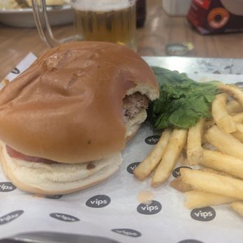 Vips - One bite of my lukewarm burger - Mexican Near Me - Ciudad de México, DIF Vips - One bite of my lukewarm burger - Mexican Near Me - Ciudad de México, DIF