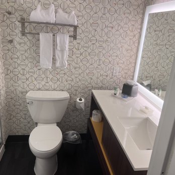 Holiday Inn Joplin - Bathroom (no blow dryer) - Hotels Near Me - Joplin, Missouri Holiday Inn Joplin - Bathroom (no blow dryer) - Hotels Near Me - Joplin, Missouri
