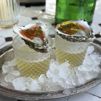 Queen's Raw Bar & Grill - Beer oyster shooters - Seafood Near Me - Los Angeles, California Queen's Raw Bar & Grill - Beer oyster shooters - Seafood Near Me - Los Angeles, California