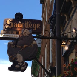 Love this sign and the name of the bar! Love this sign and the name of the bar!