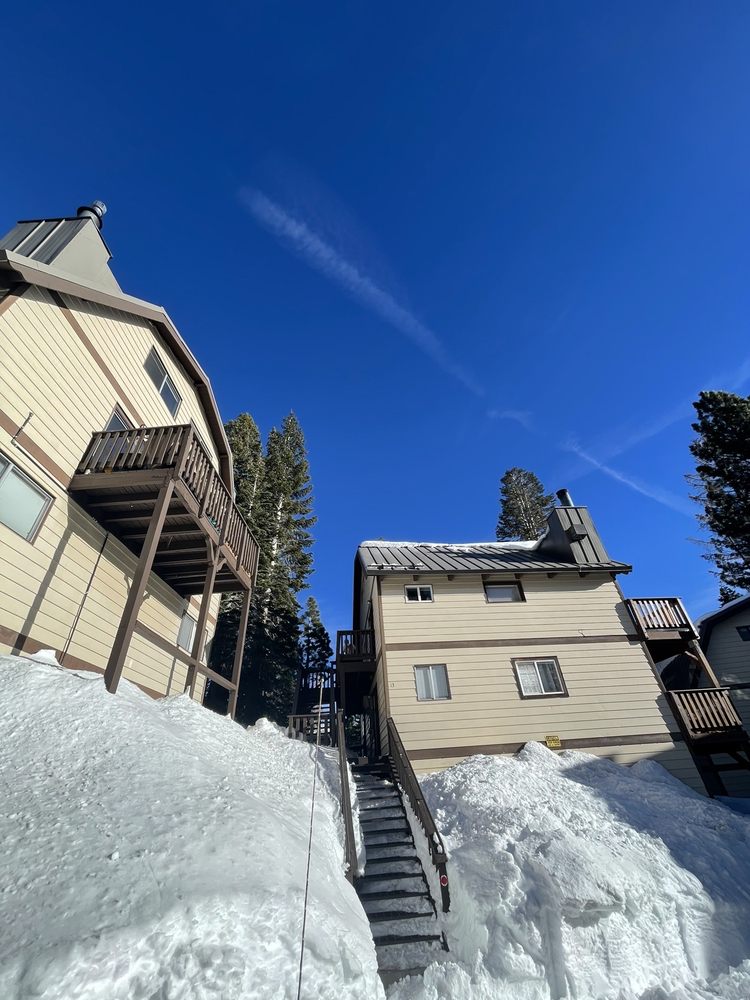 LAKEVIEW VILLAS CONDOMINIUMS Updated August 2024 201 Lakeview Blvd