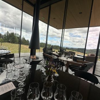LucidWild Estate - Wine tasting - Wineries Near Me - Dundee, Oregon