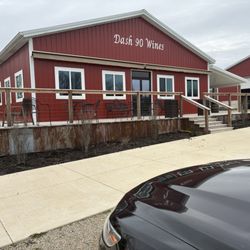 Dash 90 Wines - Outside