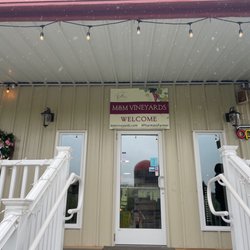 M & M Vineyards - Outside