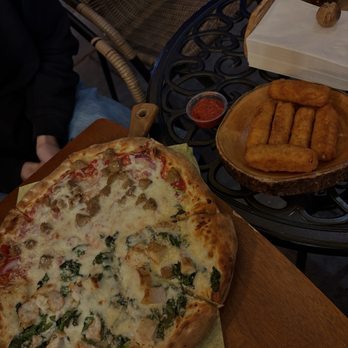 Brick Oven Pizzeria - Pizza Near Me - Glendale, California