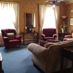 DesBarres Manor Inn - Common area sitting room