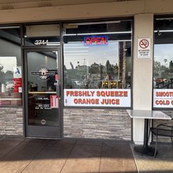 Golden Bagel Cafe - Bagels, juice, coffee, breakfast sandwiches